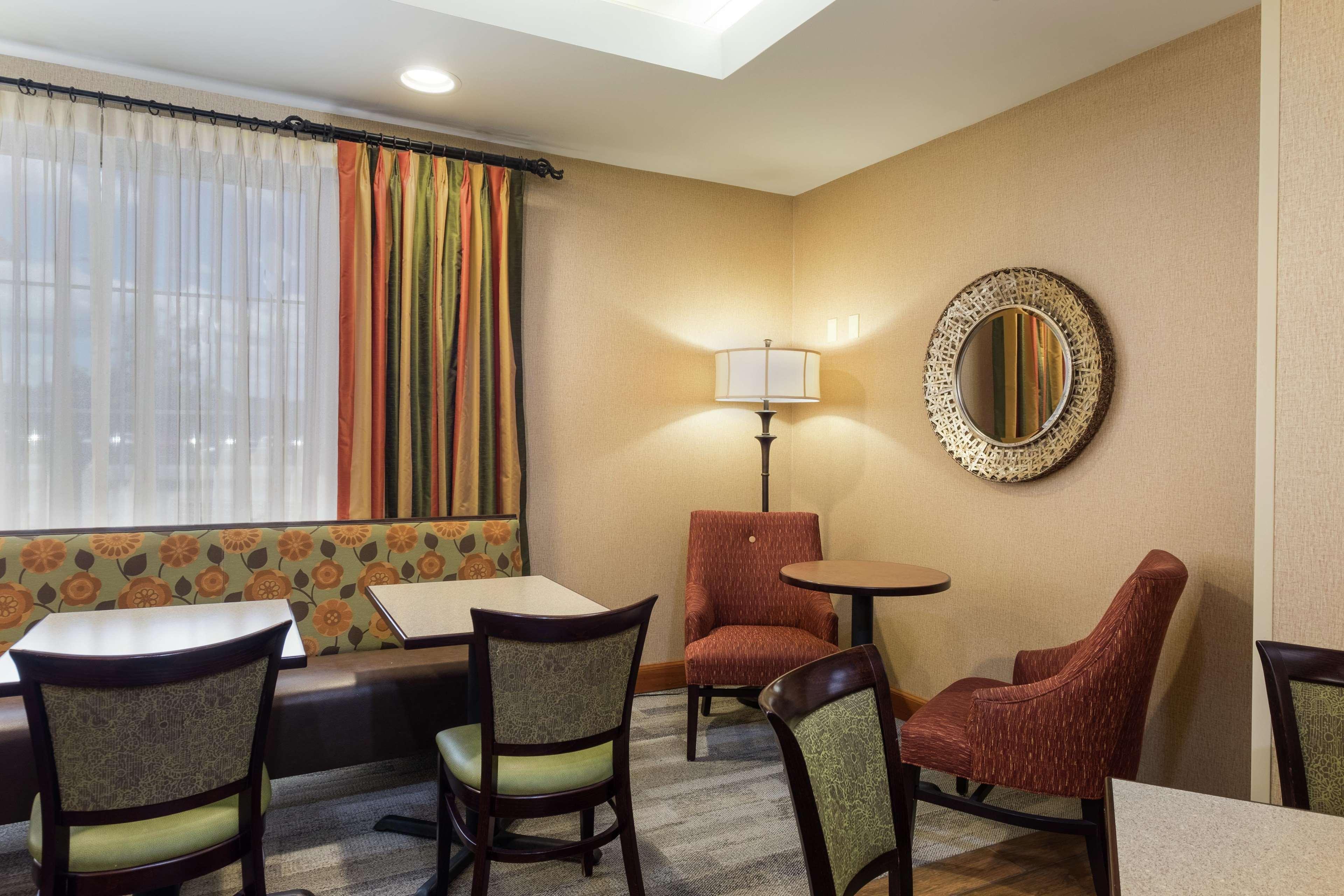 Hampton Inn Waterville Exterior photo