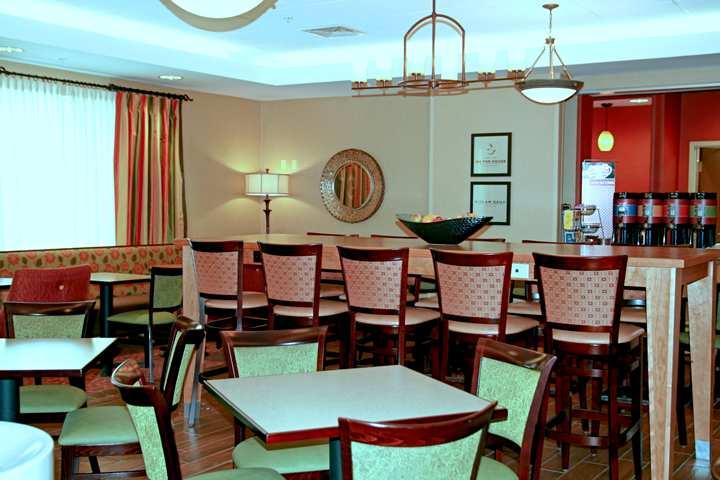 Hampton Inn Waterville Exterior photo